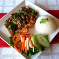 64. Grilled Chicken and Shrimp Rice · Com ga tom.