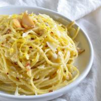 Pasta with Garlic and Oil Sauce · 