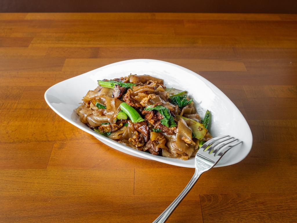 Pad See ew Noodle · Stir fried protein with flat rice noodle, Chinese broccoli, and egg with your choice of protein.