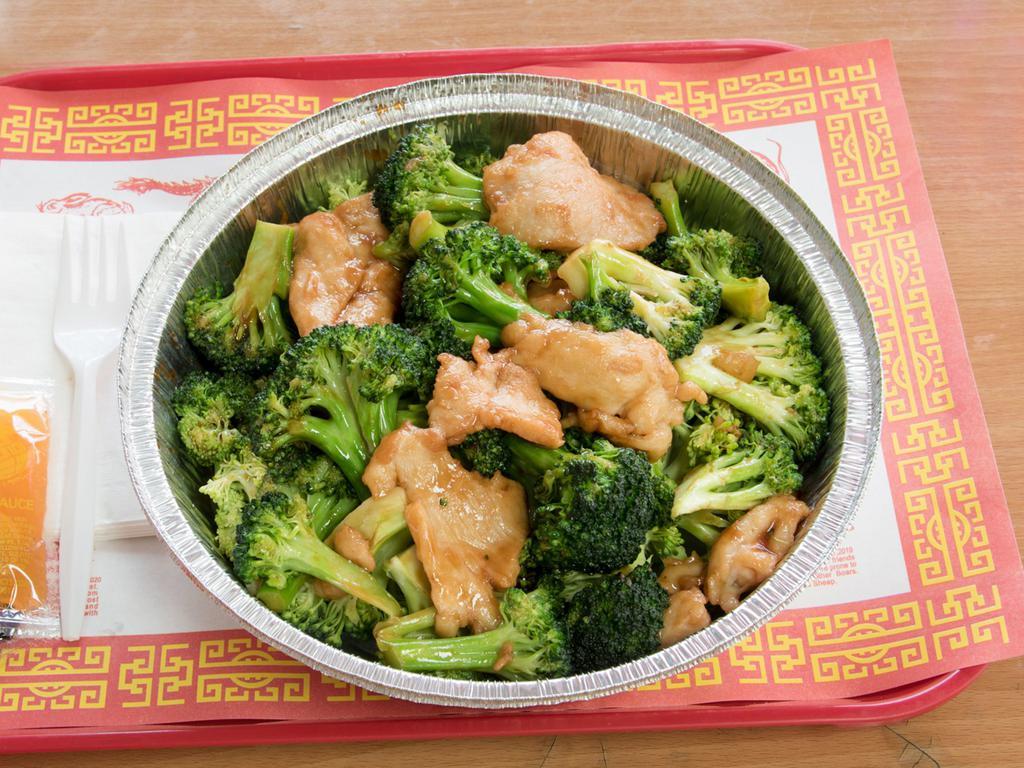 118. Chicken with Broccoli · Comes with your choice of rice.
