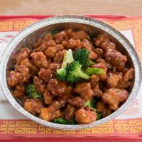 H23. General Tso's Chicken · Chunk of tender chicken meat, slightly fried breaded cooked with brown spicy sauce, circle w...