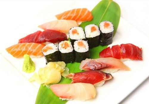 Sushi and Sashimi Regular · 6 pieces sushi and 5 pieces sashimi with tuna roll.