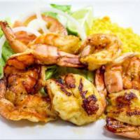 Camarones a la Plancha · Grill shrimp, rice salad, tomato, and onion.