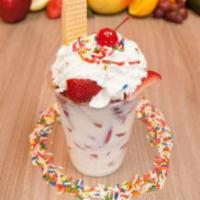 Natural Fresas con Crema · Strawberries, sweet cream, pecan, granola, whip cream, and cherry.