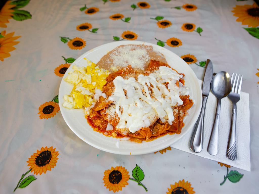 Desayuno Chilaquiles Rojos · Acompanado con huevo y frijol  (comes with beans and eggs on the side 