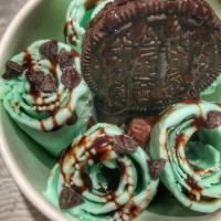 Mint Chocolate ice cream · Mint flavor ice cream, rolled with Hershey chocolate syrup inside.