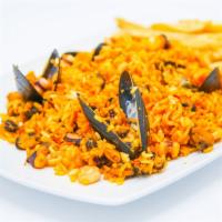 Arroz a la Marinera · Rice mixed with seafood.