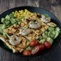 Ensalada De Pollo Y Camarones · Grilled chicken and garlic shrimp salad