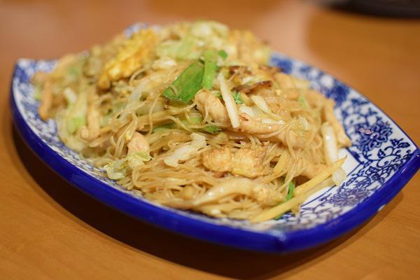 J6. Jiangnan Style Rice Noodle（江南炒米粉） · Mei Fun, Chinese Cabbage, Onions, Scallions, Shredded Pork.
Choice between Soup Noodle or Stir-Fried.