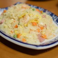 I7. Yang Zhou Fried Rice（扬州炒饭） · Ham, Baby Shrimp, Egg, Beans, Carrot, Scallion, Onion