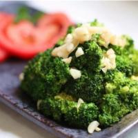 H6. Sauteed Broccoli w. Garlic（蒜蓉芥兰） · .