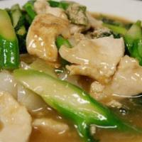N64. Rad Nah · Flat rice noodle topped with gravy and Chinese broccoli with choice of meat.