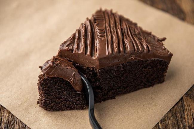 SLICE CAKE · Moist choclate cake with creamy chocolate icing