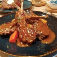 Lamp chop with Chives 香葱羊仔扒  · 6 pieces of lamb chop stir-fried with chives 