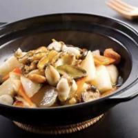 Chicken Yam Claypot 鲜淮山鲍鱼焖鸡煲 · fresh yam braised with chicken in clay pot