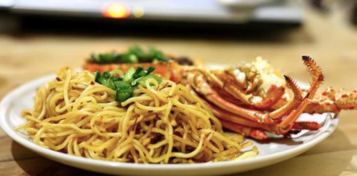 Crab Yi Mein 蟹肉干烧伊面 · crabmeat stir-fried with yi mein 