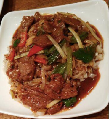 Stir-Fried Rice Noodles with Beef 豉椒牛河 · green peppers, beef, black bean sauce with noodles 