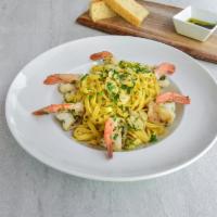 Shrimp Scampi · Linguini, shrimps, garlic, white wine, red pepper flakes ans parsley.