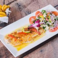 Filete de Pescado · Filet of fish.  Free House Salad
