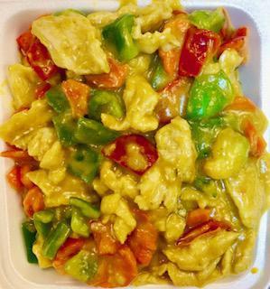 Curry Chicken · Stir fried chicken with bell pepper, onion, carrot in a curry sauce. White meat. Hot and spicy.