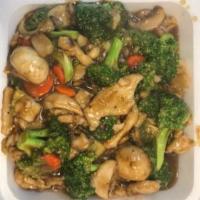 Chicken Broccoli · Stir fried chicken with carrot, mushroom, broccoli in a brown sauce. White meat.