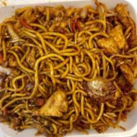 N41-Chicken Lo Mein · Stir fried chicken with bean sprout, carrot, cabbage and soft noodle.