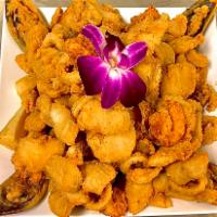 Jalea Familiar · Large deep fried seafood combination served with fried casava (yuca) and Salsa Criolla.