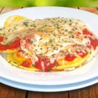Ravioli Red and White · Classic ravioli stuffed with 4 cheeses and served with both marinara and Alfredo sauce side ...