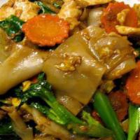 9. Pad See Ew · Flat noodle, Chinese broccoli, carrot and egg.