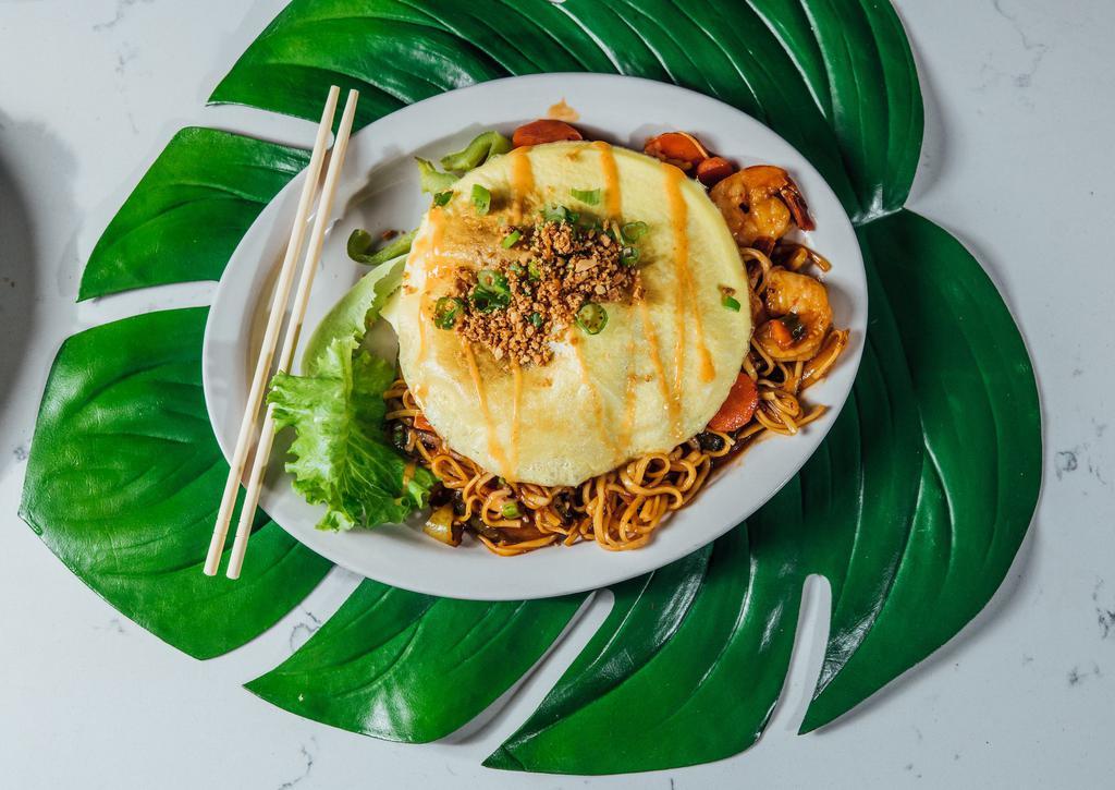 Omu-Noodles (Chicken & Shrimp) · Boiled rice noodles or egg noodles served with choice of meat, bean sprouts, green peppers, carrots, onion, and topped with an egg.  Crush peanuts are optional. Price varies on protein.
