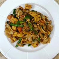 Pad Kee Mao · Sautéed Flat  NOODLE  with fresh basil, chili, onion, tomato, egg, bell pepper. Hot and Spic...