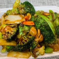 108. Sauteed Mixed Chinese Vegetable · Cooked in oil or fat over heat.