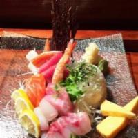 D5. Chirashi Sushi Entree · 15 pc Assorted raw fish on top of a box of seasoned sushi rice.
