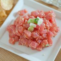 8. Tuna Tataki  · Seaweed salad, tuna, and masago with hot sauce.