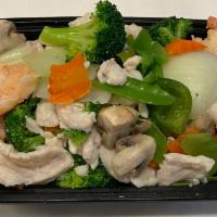 Steamed Shrimp and Chicken with Mixed Vegetables · 