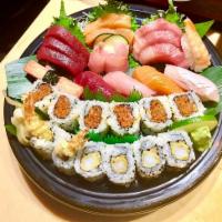 Sushi / Sashimi Combo · 6 pieces of sushi, 10 pieces of sashimi, 2 maki roll.