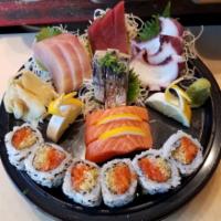 Shallot-Sashimi Combo · 15 pieces Sashimi, 1 Maki roll