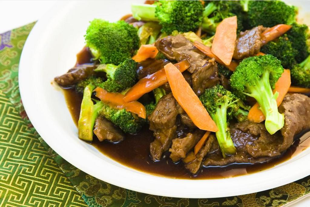 Beef with Broccoli 芥蓝牛肉 · With rice