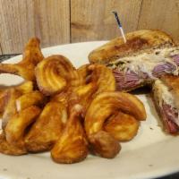 Reuben Sandwich · Grilled corned beef, sauerkraut, Swiss cheese & 1000 Island served on toasted rye