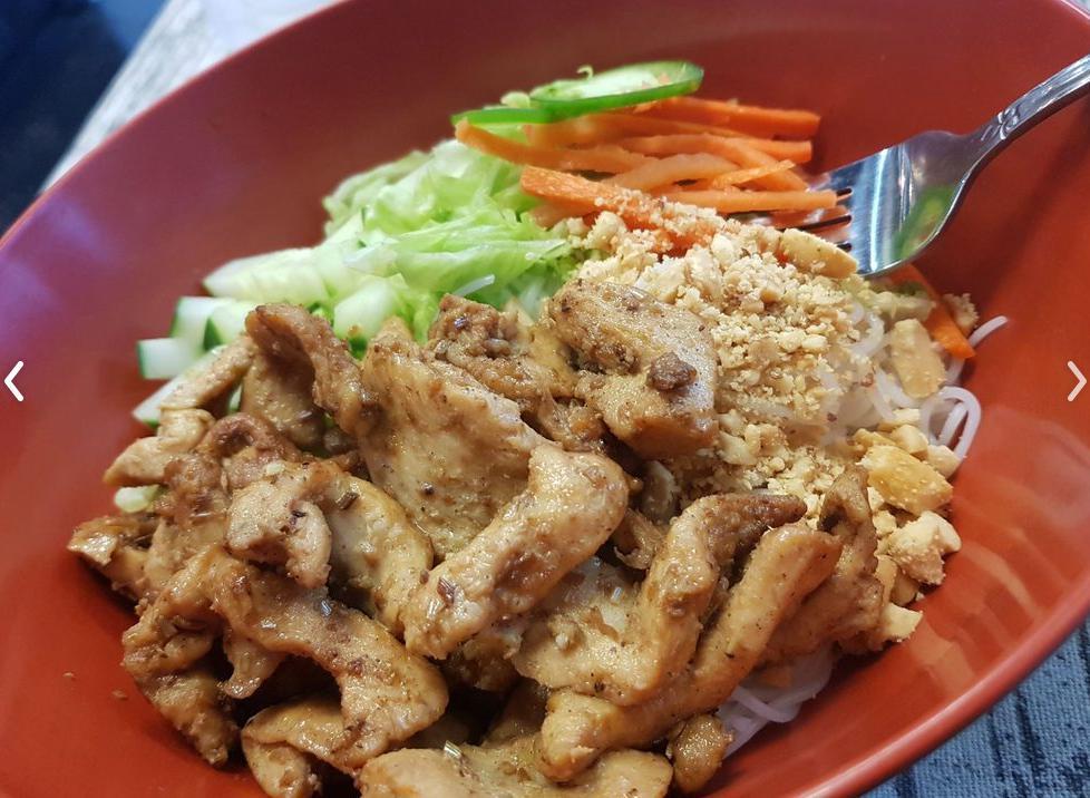 Grilled Chicken with Vermicelli · 