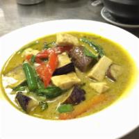 31. Gang-Kiew-Wan  · A hot spicy green curry cooked in coconut milk with slices of eggplant, green beans and fres...