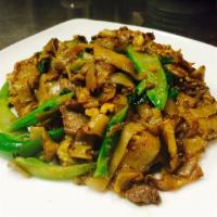 59. Pad-See-Ew  · Pan-fried flat rice noodles with choice of beef, pork, chicken, egg ,broccoli with garlic.