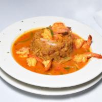 Mofongo de Mariscos · Mashed plantain with seafood.