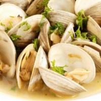 Ameijoas a Bulhao Pato · Steamed clams in a garlic sauce.