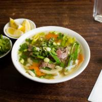 Pho Tai Lan · Stir-fried beef with celery, carrot, onion, and leek noodle soup.