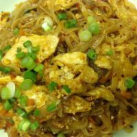 N4. Thai Spicy Noodles · Rice noodles stir fried with egg, onions, carrots and scallions. Spicy.