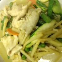 C2. Green Curry · Green chili curry with coconut milk, bamboo shoots, green peas, bell peppers, zucchini and b...