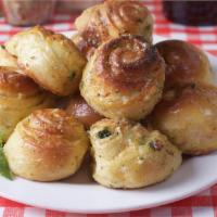 Squisito Garlic Knots · 6 pieces. Served with our Squisito tomato sauce. Extra sauce for an additional charge.