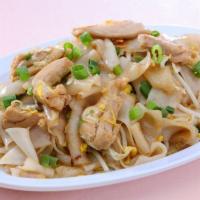 N5. Kwuey Theiw Kua Kai · Stir-fried flat rice noodle with egg, green onion, bean sprouts, crushed peanut, and Thai se...