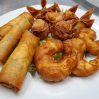 410. Fried Combination · 3 egg roll, 3 golden prawns, 3 cream cheese crab and 3 wonton.